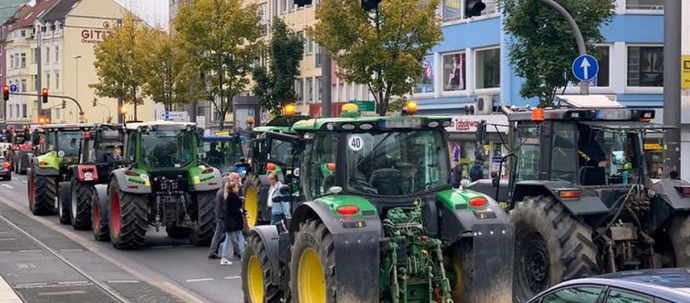 Γερμανία: Βγήκαν στους δρόμους χιλιάδες αγρότες (βίντεο - φώτο)